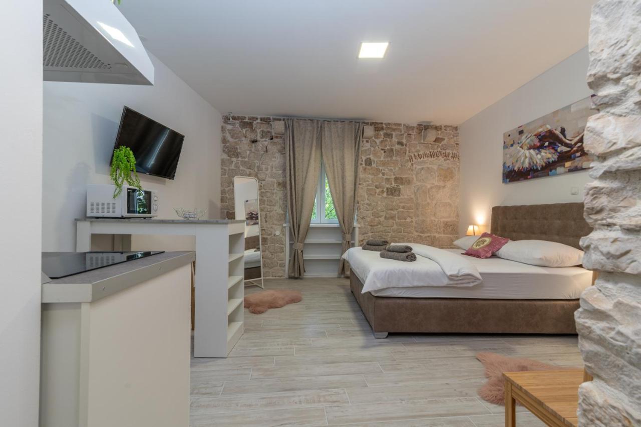 Studios Kadena Trogir - 18Th Century Stone House Exterior foto
