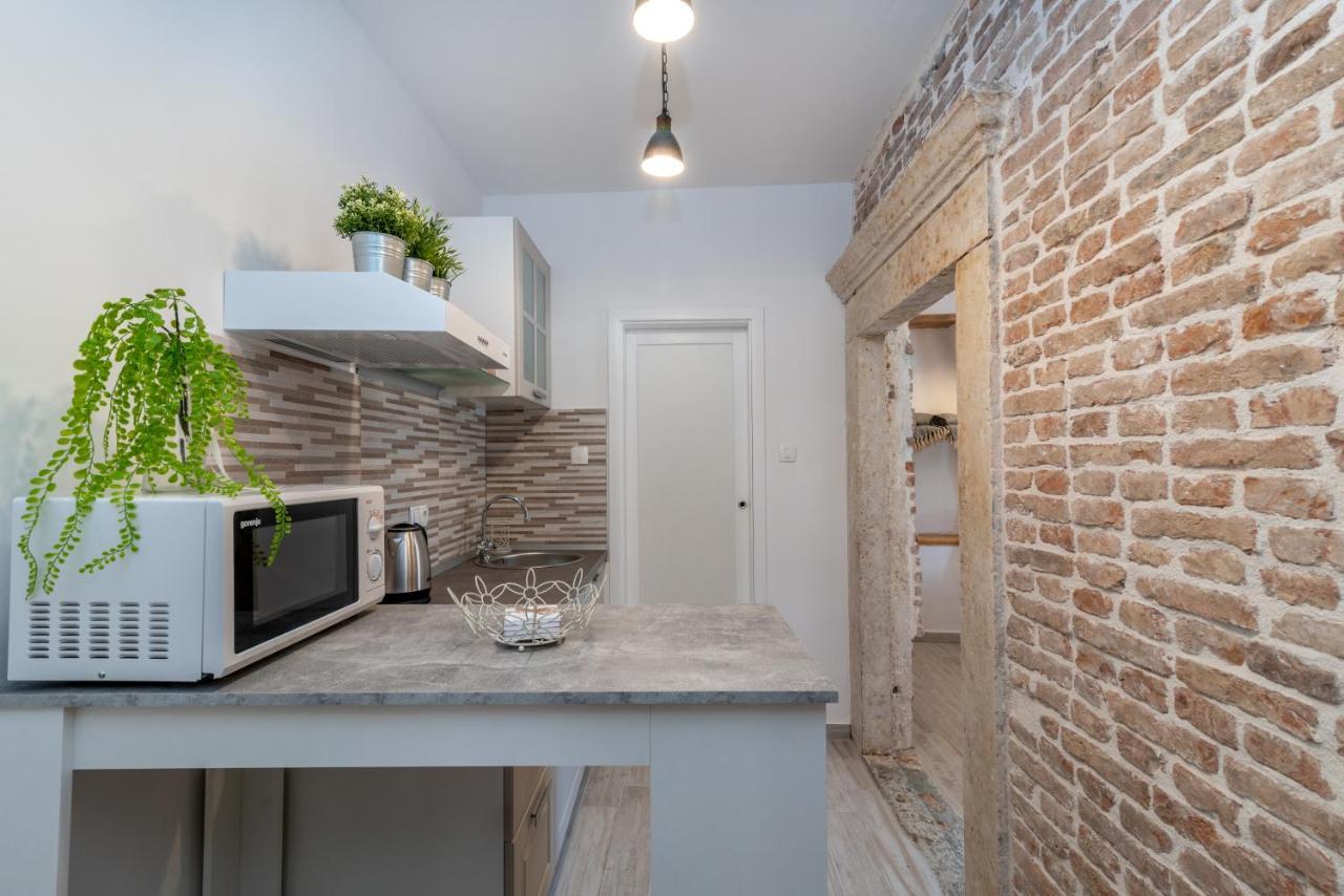 Studios Kadena Trogir - 18Th Century Stone House Exterior foto